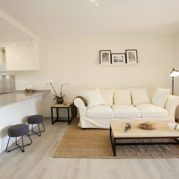 APARTMENTS 4